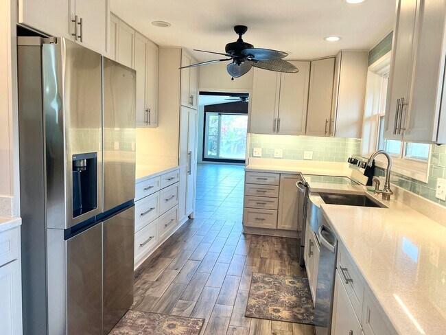 Building Photo - AVAILABLE NOW! 3 BED/2 BATH HOME IN KAILUA W/2 CAR CARPORT, YARD, POOL AND CLOSE TO BEACH!!