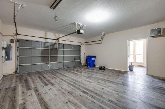 Building Photo - 1421 Savoy Ct