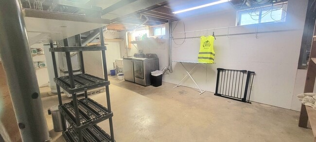 Building Photo - Small town Macon!