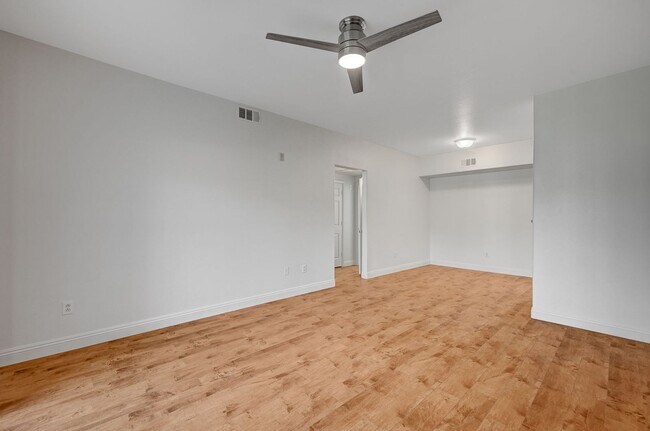 Building Photo - Stunning first floor condo with new wood floor!