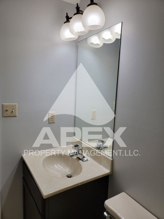 Building Photo - WEST KNOX - Spacious 2Bd/2Ba Condo in Silverbrook!