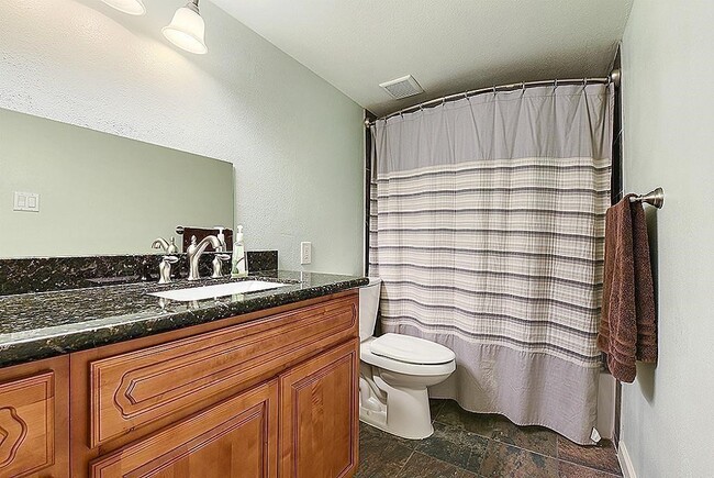 Building Photo - 361 N Post Oak Ln