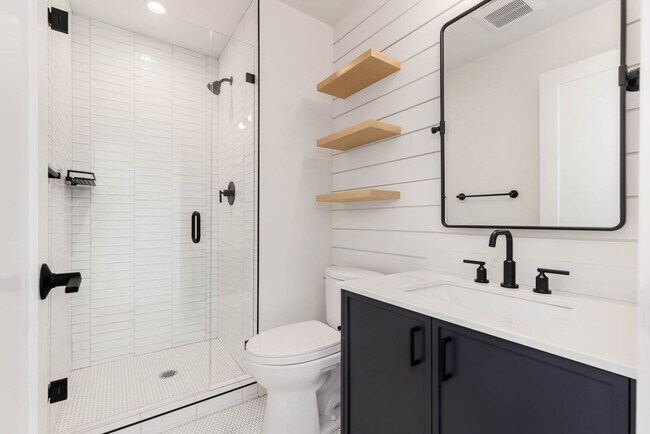 Building Photo - 2123 2nd Ave N