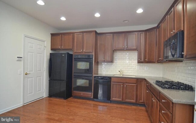 Building Photo - 23 Lumber Mill Ln