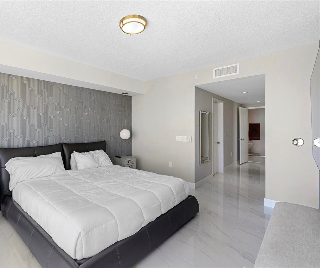 Building Photo - 300 Sunny Isles Blvd
