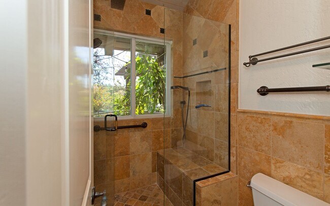 Building Photo - Stunning & Spacious Encinitas Home w/ Gorg...