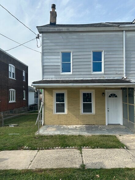 Building Photo - 1312 E 13th St