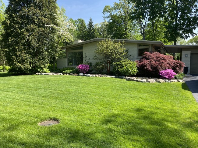 Building Photo - 921 Arden Ln