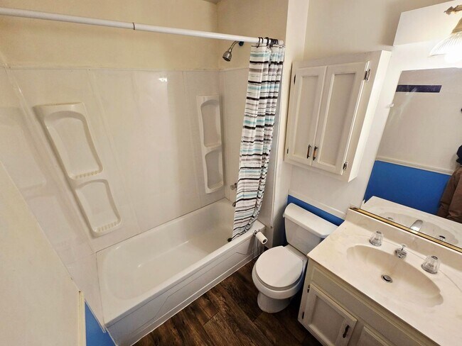 Building Photo - Charming Rental Opportunity in Burlington