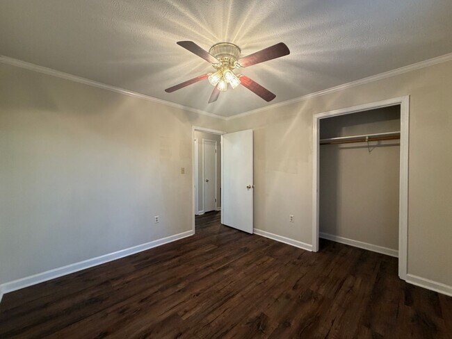 Building Photo - 4063-4063 Wynn St