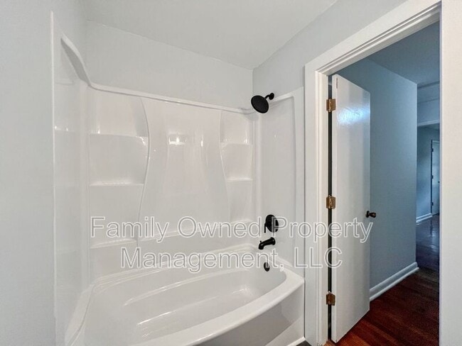 Building Photo - 1522 Joan St