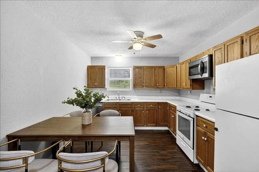 Building Photo - 221 Allen St