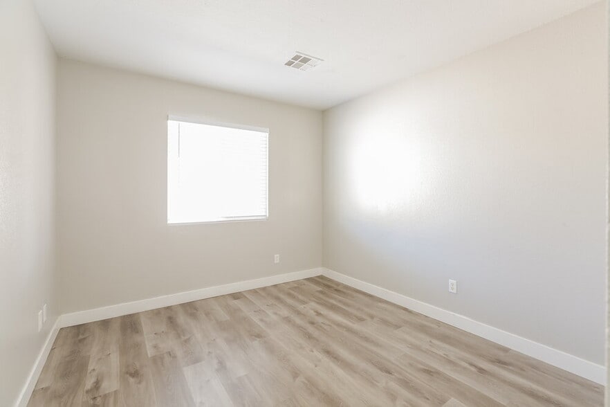 Building Photo - 1024 Sky Forest Dr