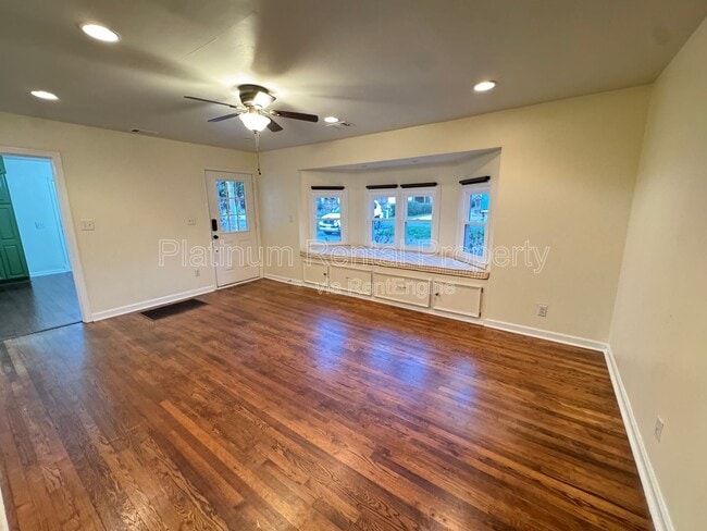 Building Photo - 1886 Benson Ave SE