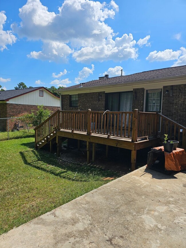 Building Photo - 3 BR Brick Ranch