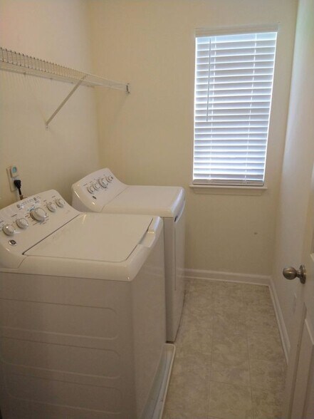 Building Photo - 118 Morell Dr