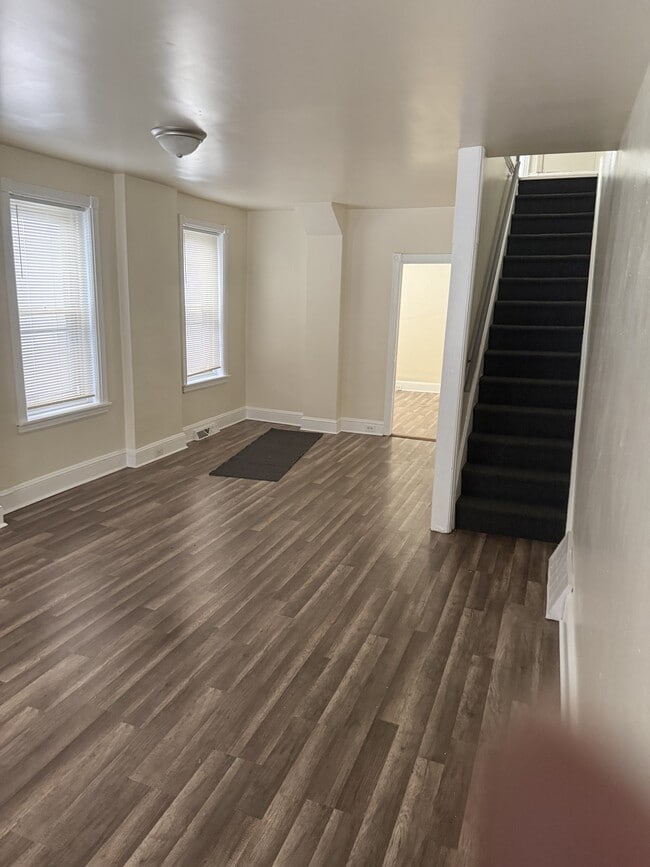 Building Photo - 187 E 18th St