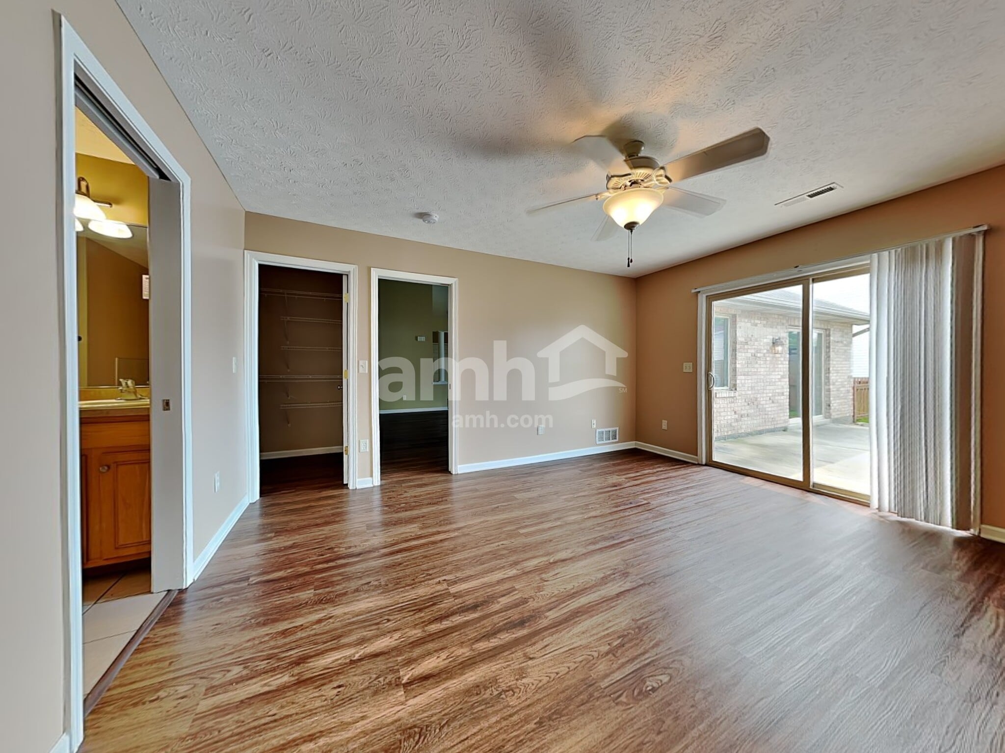 Building Photo - 160 Concord Farm Rd