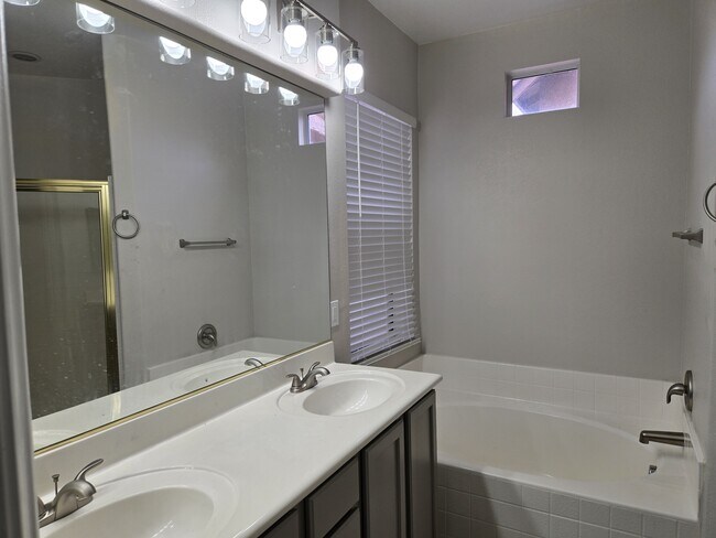 Building Photo - 993 White Glacier Ave