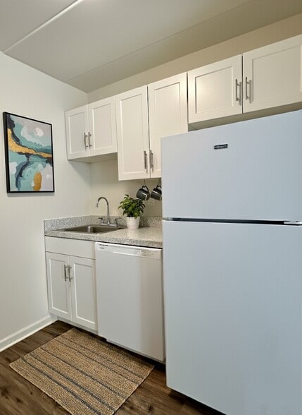 Building Photo - Town's Edge Apartments