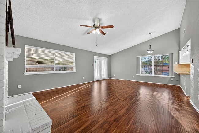 Building Photo - 16355 Sierra Grande Dr