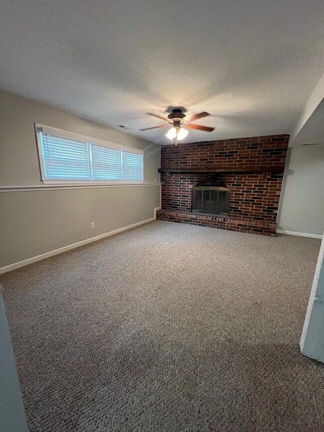 Building Photo - 304 Lawson Dr