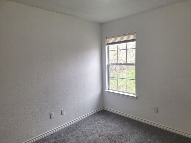 Building Photo - 2621 Lee Ave