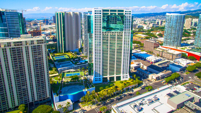 Main Building in Kakaako - 88 Piikoi St