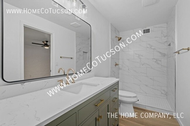 Building Photo - 7461 E Victoria Dr