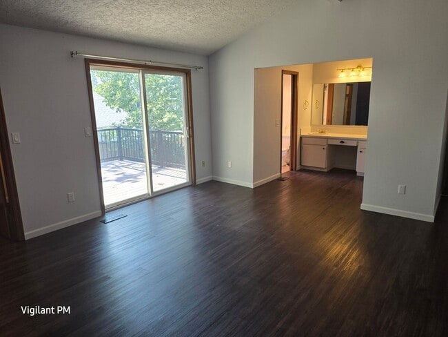 Building Photo - Amazing 3 bedroom home