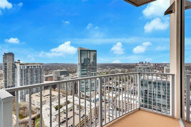 Building Photo - 360 Nueces St