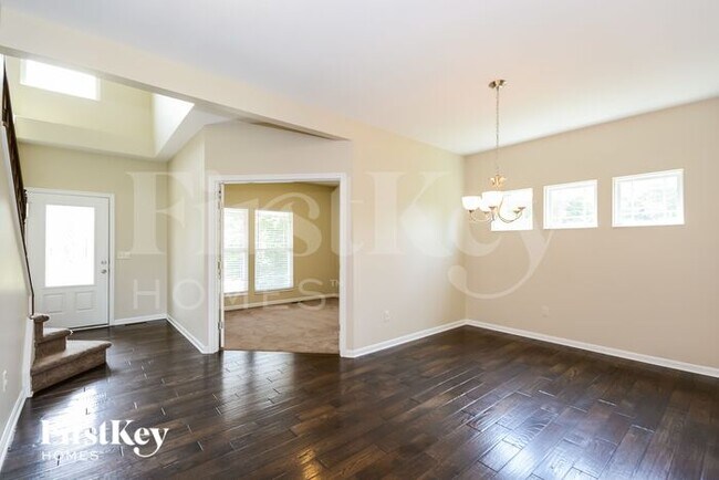 Building Photo - 6747 Waverly Park