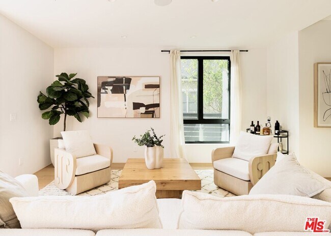 Building Photo - 9064 Harland Ave