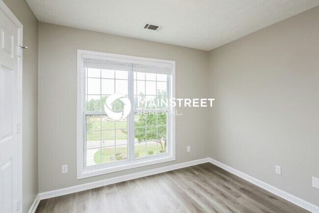 Building Photo - 4 Bedroom Pet-Friendly Home in Flowery Branch, GA with Main Street Renewal