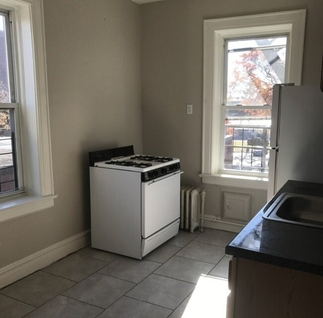 Building Photo - 5 Summit St