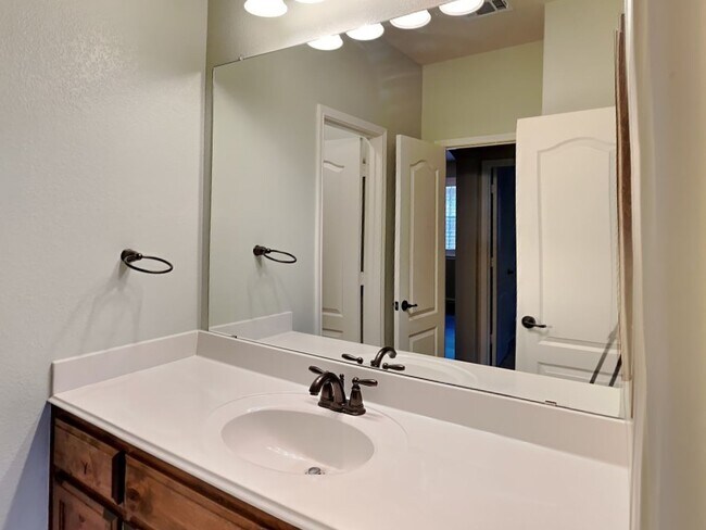 Building Photo - GORGEOUSE HOME IN A GATED COMMUNITY!