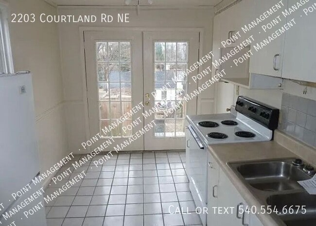 Building Photo - 2203 Courtland Rd NE
