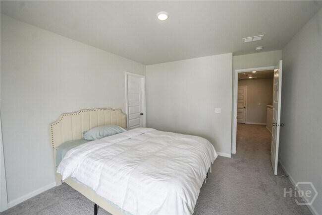 Building Photo - 109 Binscombe Ln