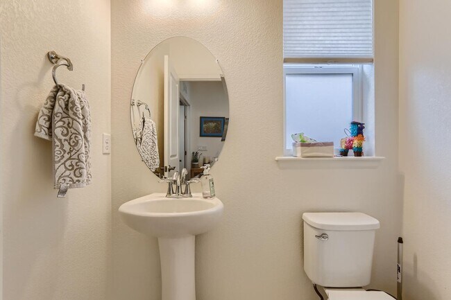 Building Photo - Stunning Newer-Built Home in Desirable Pal...
