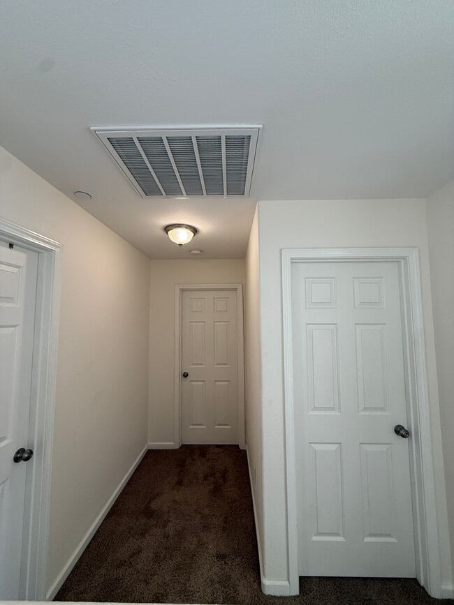 Building Photo - Centrally Located Large Two Story Home on ...