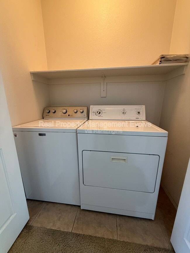 Building Photo - 1702 E Bell Rd