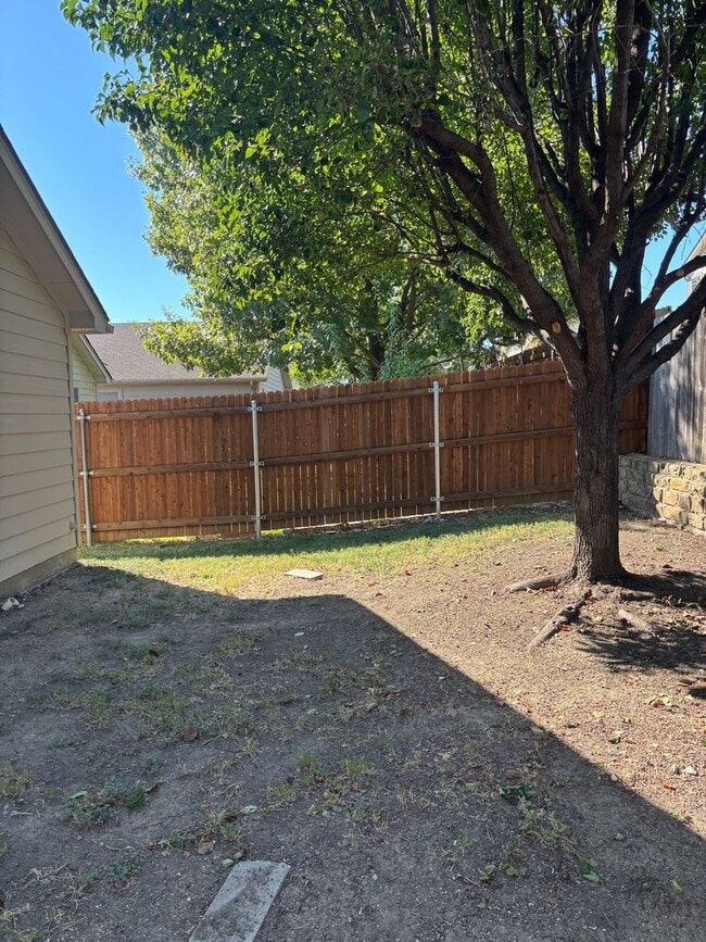 Building Photo - 4/2/2 EMISD