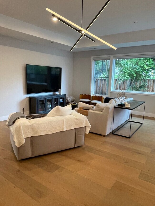 Building Photo - Stunning new build, top of the line everything, walk to town location, close to schools! INCLUDES...