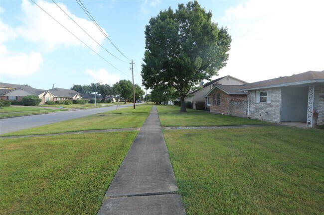 Primary Photo - 6573 S Briar Bayou Dr