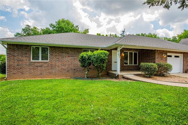 Building Photo - 301 SW C St