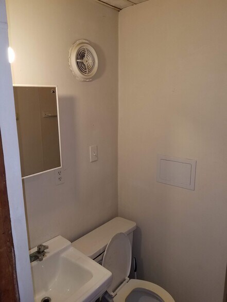 Bath - 341 Atwood St