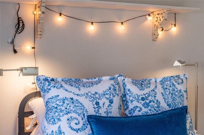 Building Photo - 505 Lbj Dr