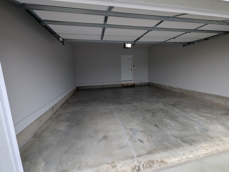 Garage - 12855 S 45th Ter