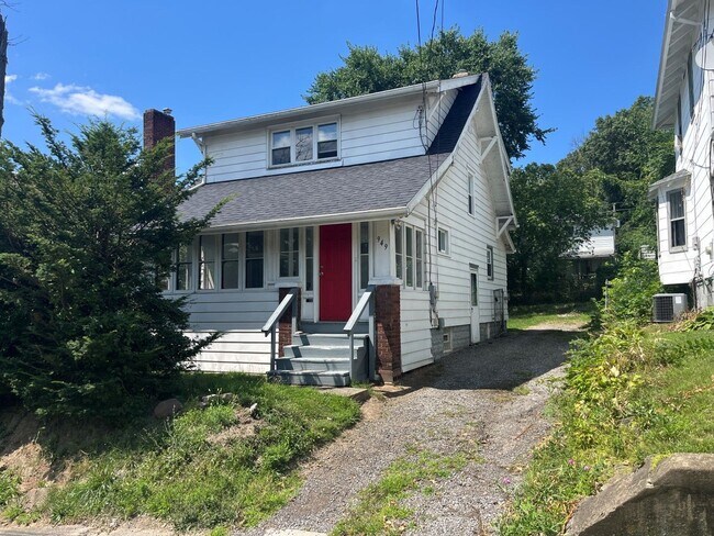 Primary Photo - Charming 2-Bedroom Property in Prime Location