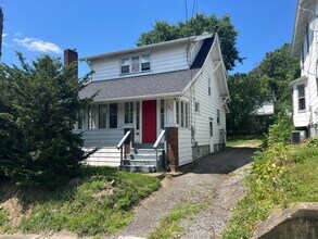 Building Photo - Charming 2-Bedroom Property in Prime Location